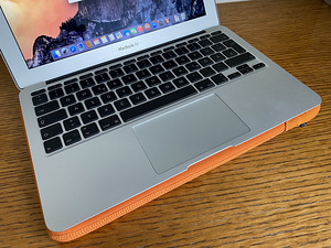 Macbook Air 11" Late 2010, 1,4 /2GB/ 120GB SSD + laadija (2 foto / 4)