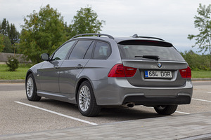 BMW 320d 130kW 2009 M-pak (6 foto / 11)