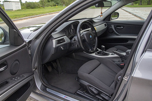 BMW 320d 130kW 2009 M-pak (9 foto / 11)