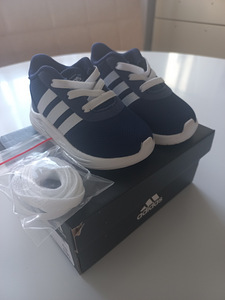 Kevad jalatsid beebile, Adidas tossud, suurus 19 (2 foto / 3)