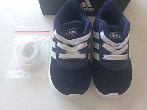 Kevad jalatsid beebile, Adidas tossud, suurus 19 (3 foto / 3)