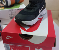 Кроссовки Nike, размер 26