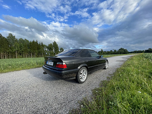 BMW 318 is (5 фото из 6)