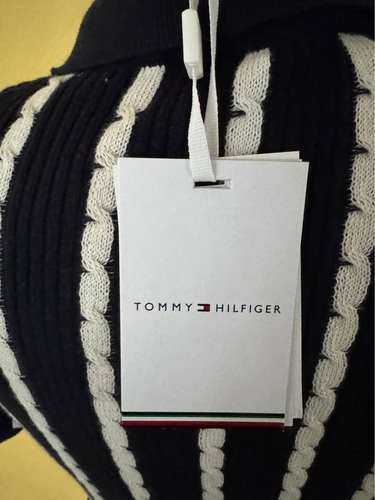 Tommy Hilfiger salendava efektiga kleit UUS, maksis 199€