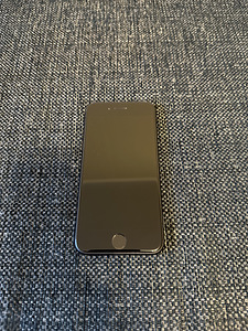 iPhone SE 2020 128GB (4 foto / 5)