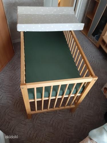 Кроватка и пеленальный столик (фото #1)