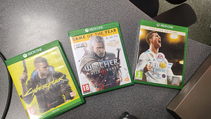 Xbox one x 1tb 4k + 3tk Game (2 foto / 3)