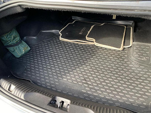 Jaguar XF (8 фото из 8)
