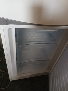 Холодильник Zanussi (3 фото из 3)