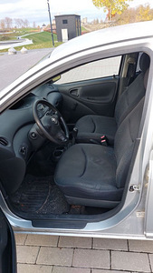 Продается Toyota Yaris 2004 1.3 64kw (7 фото из 11)