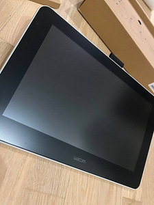 Графический планшет Wacom One 13 Pen Display (5 фото из 6)