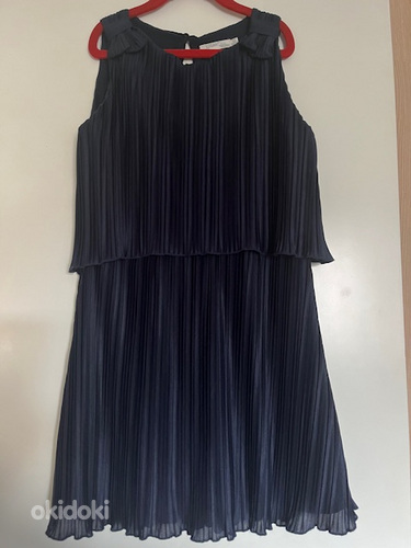 Праздничное плиссированное платье, размер 140 (фото #1)