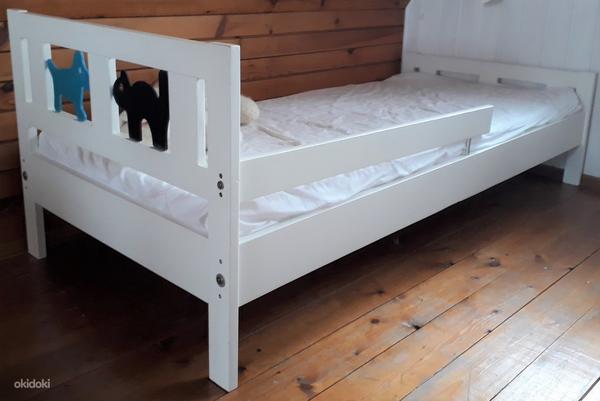 Деревянная кровать ИКЕА (70х160 см) и матрас (фото #1)
