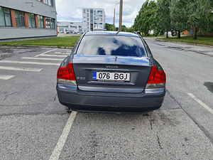 Volvo s60 2.4 93kw (6 foto / 10)