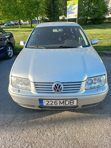 Volkswagen Bora 2.0 85 kW, 2002 (2 foto / 8)