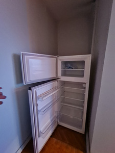 Холодильник Hisense (2 фото из 2)