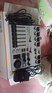 Kõlar, audiopult, mikrofon ja mikrofonialus (3 foto / 5)