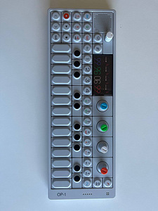 Teenage engineering OP-1 (3 foto / 3)