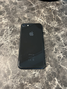 iPhone 8 64 ГБ (2 фото из 7)