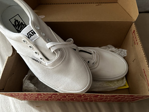 New triple white vans (2 foto / 3)