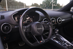 Audi TT S-line 2.0 169kW (9 foto / 15)