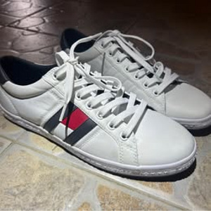 Tommy Hilfiger jalanõud (2 foto / 5)
