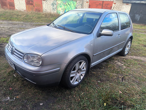 Volkswagen Golf (1 foto / 10)