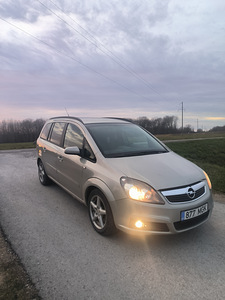 Opel Zafira (2 foto / 7)