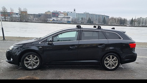 Toyota Avensis (3 foto / 10)