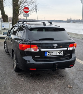 Toyota Avensis (4 foto / 10)
