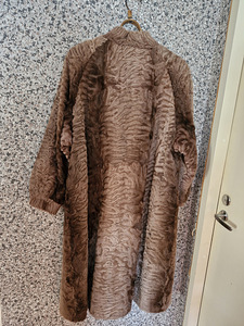 Karakullkasukas. Rinnaümbermõõt 110-115 cm (2 foto / 10)