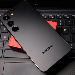 Samsung Galaxy S23 8/128GB Black heas seissukorras (2 foto / 2)