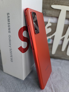 Samsung Galaxy S20 FE 128Gb Red v heas korras (2 foto / 2)