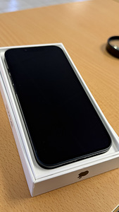 Apple iPhone 13 128Gb Black v heas seissukorras (2 foto / 2)