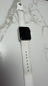 Apple Watch 3 38Mm GPS silver v heas korras (1 foto / 3)