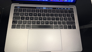 Apple MacBook Pro 13" A1706 2016 v heas korras (6 foto / 10)