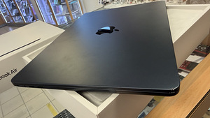 Apple Macbook Air 13 M4 2025 16/256 Midnight в отличном состоянии (2 фото из 5)