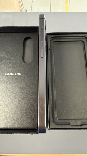 Samsung Galaxy S24 8/128Gb Black в очень хорошем состоянии