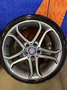Mercedes-Benz R18 veljed (5 foto / 5)