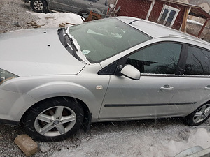 FORD FOCUS 1,6 80 kw , automat (5 foto / 5)