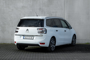 RENAULT ESPACE INITIALE Аренда автомобиля (4 фото из 9)