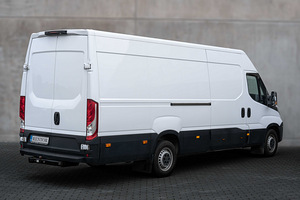 Iveco Daily / VW Crafter kaubiku rent kaubikurent autorent (4 foto / 10)