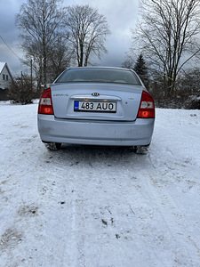 Kia Cerato 2005 (4 фото из 13)