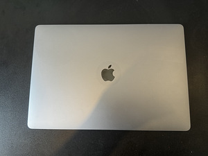 MacBook Pro 16” (2019) – i9 / 32GB RAM / 1TB SSD (4 foto / 6)