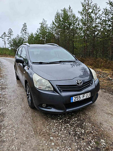 Toyota Verso (6 фото из 12)