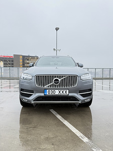 Volvo XC90 (1 фото из 10)