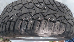 235/65R17 naelrehvid koos velgedega (2 foto / 2)