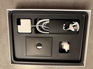 UUS MacBook Air (13-inch, Early 2014) (3 foto / 6)