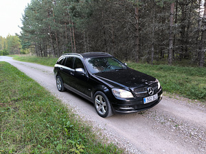 Mercedes Benz C320 4Matic (4 foto / 11)