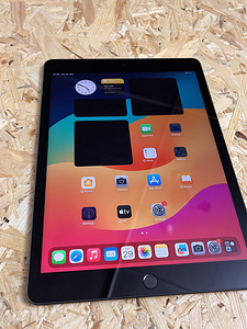 iPad 7-го поколения 32 ГБ (1 фото из 3)